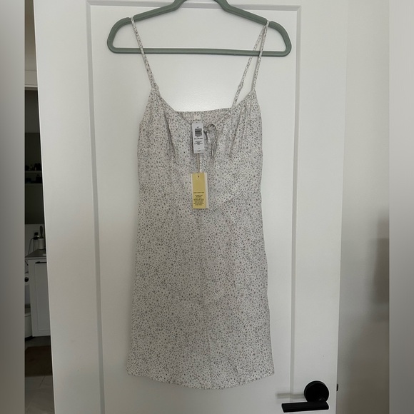 Wilfred Bellow Mini Dress - Picture 2 of 5